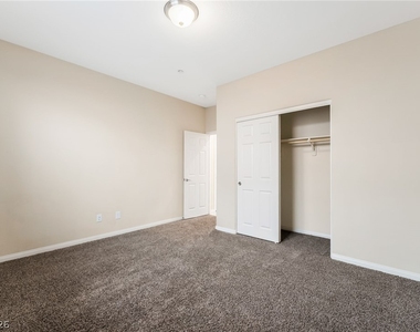 2915 Caxton Grove Drive - Photo Thumbnail 9