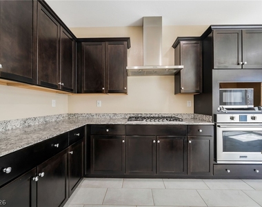 2915 Caxton Grove Drive - Photo Thumbnail 6