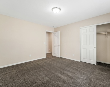 2915 Caxton Grove Drive - Photo Thumbnail 19