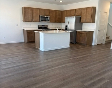 924 Alethea River Avenue - Photo Thumbnail 3