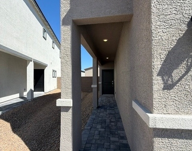 924 Alethea River Avenue - Photo Thumbnail 27