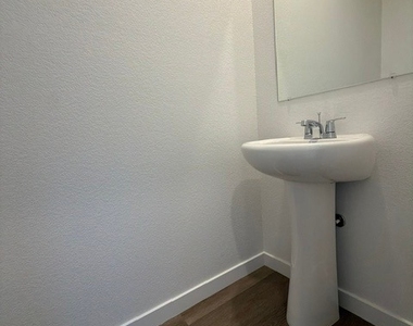 924 Alethea River Avenue - Photo Thumbnail 7