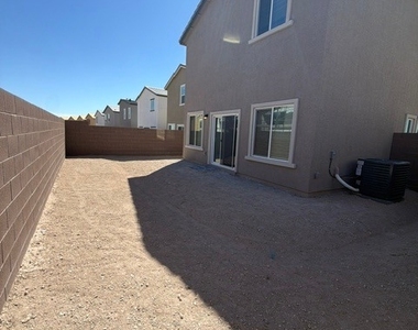 924 Alethea River Avenue - Photo Thumbnail 28