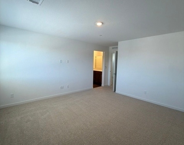 924 Alethea River Avenue - Photo Thumbnail 22