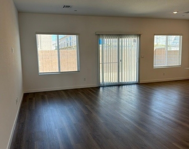 924 Alethea River Avenue - Photo Thumbnail 26