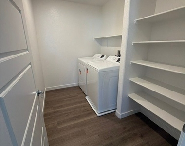 924 Alethea River Avenue - Photo Thumbnail 24