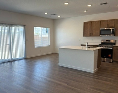 924 Alethea River Avenue - Photo Thumbnail 1