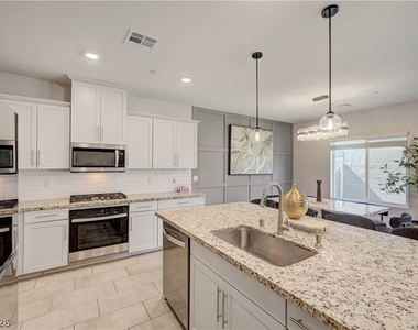 10760 Hickam Avenue - Photo Thumbnail 4