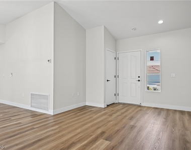 9009 Signal Terrace Drive - Photo Thumbnail 9
