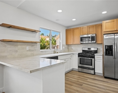 9009 Signal Terrace Drive - Photo Thumbnail 15