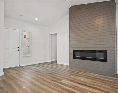 9009 Signal Terrace Drive - Photo Thumbnail 10