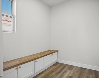 9009 Signal Terrace Drive - Photo Thumbnail 19