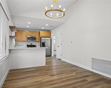 9009 Signal Terrace Drive - Photo Thumbnail 14