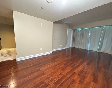 2700 Las Vegas Boulevard - Photo Thumbnail 6