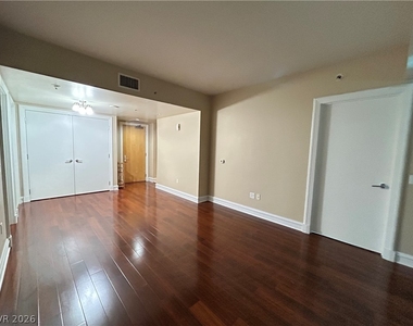 2700 Las Vegas Boulevard - Photo Thumbnail 8