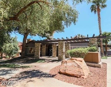 2750 S Durango Drive - Photo Thumbnail 4