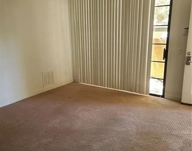 5122 S Jones Boulevard - Photo Thumbnail 2