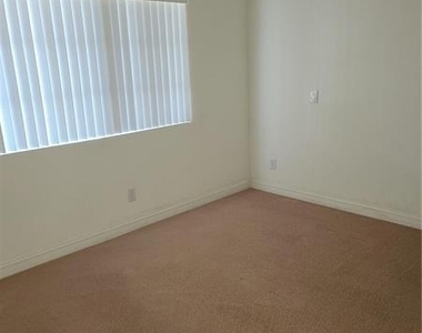 5122 S Jones Boulevard - Photo Thumbnail 3