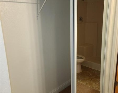 5122 S Jones Boulevard - Photo Thumbnail 14
