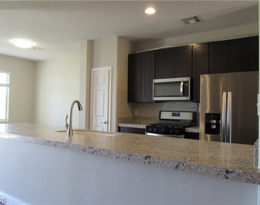 712 Peachy Canyon Circle - Photo Thumbnail 4