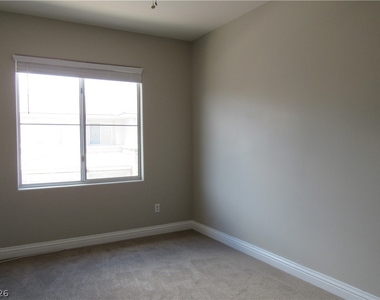 712 Peachy Canyon Circle - Photo Thumbnail 19