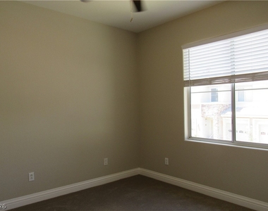712 Peachy Canyon Circle - Photo Thumbnail 16