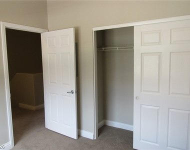 712 Peachy Canyon Circle - Photo Thumbnail 17