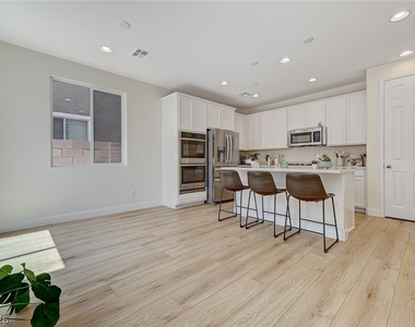 309 Andamento Place - Photo Thumbnail 7