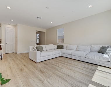 309 Andamento Place - Photo Thumbnail 5
