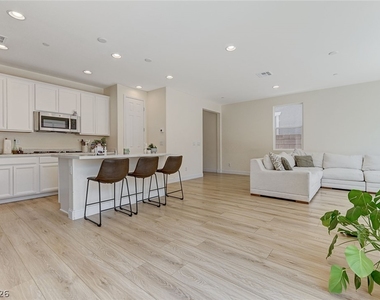 309 Andamento Place - Photo Thumbnail 8