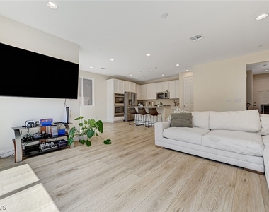 309 Andamento Place - Photo Thumbnail 6