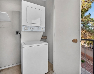 4724 Nara Vista Way - Photo Thumbnail 27