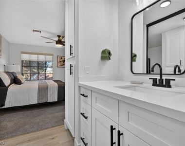 4724 Nara Vista Way - Photo Thumbnail 23