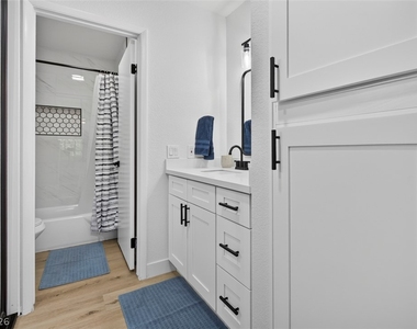 4724 Nara Vista Way - Photo Thumbnail 17