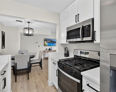 4724 Nara Vista Way - Photo Thumbnail 14