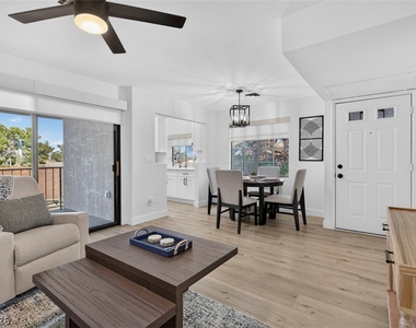 4724 Nara Vista Way - Photo Thumbnail 10