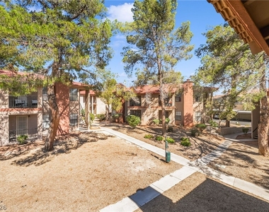 5576 W Rochelle Avenue - Photo Thumbnail 26