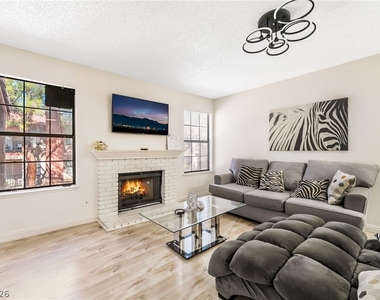 5576 W Rochelle Avenue - Photo Thumbnail 7