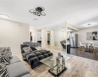 5576 W Rochelle Avenue - Photo Thumbnail 5
