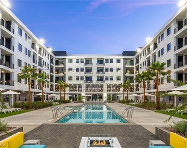 4480 Meadows Lane - Photo Thumbnail 4