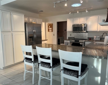 2833 Sungold Drive - Photo Thumbnail 10