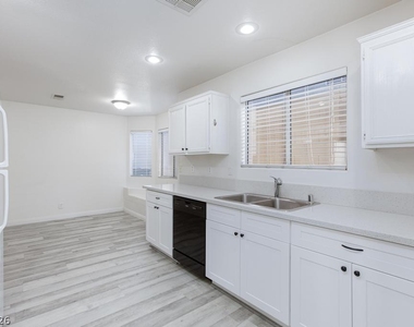 2246 Ramsgate Drive - Photo Thumbnail 12