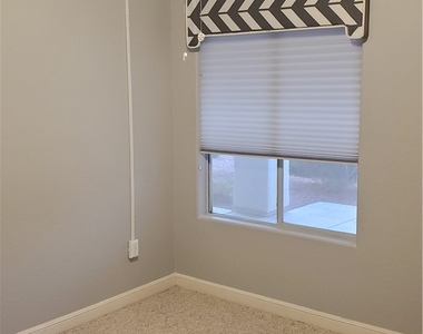 7636 Rolling View Drive - Photo Thumbnail 28