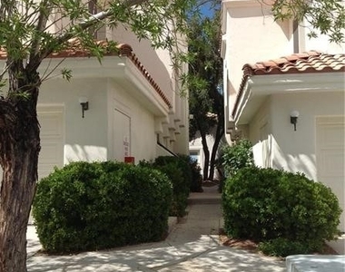 7636 Rolling View Drive - Photo Thumbnail 3