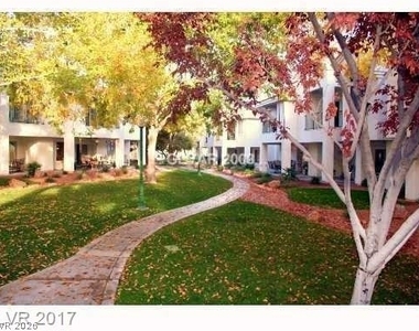 7636 Rolling View Drive - Photo Thumbnail 11