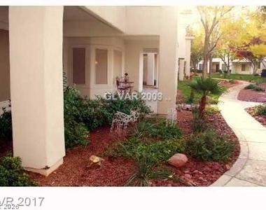 7636 Rolling View Drive - Photo Thumbnail 10