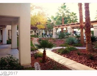 7636 Rolling View Drive - Photo Thumbnail 9