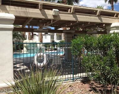 7636 Rolling View Drive - Photo Thumbnail 13