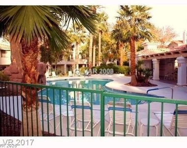 7636 Rolling View Drive - Photo Thumbnail 14
