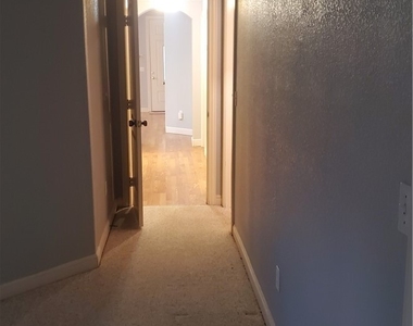 7636 Rolling View Drive - Photo Thumbnail 38